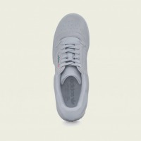 アディダスとカニエ・ウエストのコラボレートコレクション「YEEZY POWERPHASE」が登場