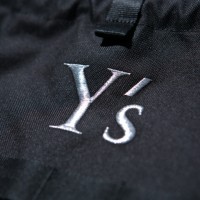 ワイズ × ニューエラ「Y’s x New Era® Day Sack」（8,000円）