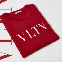「Tシャツ」（3万9,000円）VLTN POPUP STORE限定色