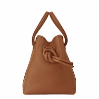 エクスクルーシブアイテム「Bond Leather-Camel-」（3万7,000円）