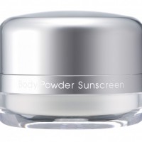 「ボディーパウダーサンスクリーン SPF50+ PA++++」（5,000円）