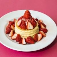 「モアストロベリーホワイトチョコパンケーキ」（1,730円）