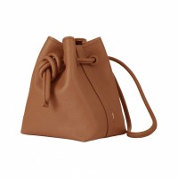 エクスクルーシブアイテム「Bond Leather-Camel-」（3万7,000円）