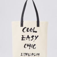 「ノース・サウス（NORTH SOUTH）『COOL, EASY, CHIC』スリムトート」（2万8,000円）