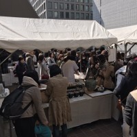 大阪・吹田市、江坂公園前のTRIP ROOMにて、春のイベント「サクラテラスマルシェ」が3月25日に開催。
