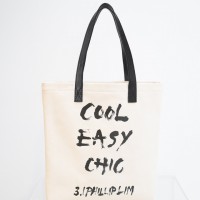 「ノース・サウス（NORTH SOUTH）『COOL, EASY, CHIC』スリムトート」（2万8,000円）