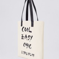 「ノース・サウス（NORTH SOUTH）『COOL, EASY, CHIC』スリムトート」（2万8,000円）