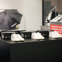 「adidas Originals by NEIGHBORHOOD」（2万1,600円）