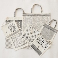 HaaT「BLOCK PRINT SHEETING BAG」（SMALL TOTE 3,500円、TOTE 5,000円、SACOCHE 5,000円）