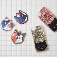 （左）「SLIDE MIRROR」（各2,800円）、（右）「SPANGLE PHONE CASE」（各5,500円）