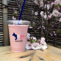 カフェ キツネ（CAFÉ KITSUNÉ）期間限定スペシャルドリンク「ICHIGO MILK」（780円）