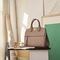 サルヴァトーレ フェラガモ（Salvatore Ferragamo）、ポール・アンドリューによる初のハンドバッグ「STUDIO BAG」登場