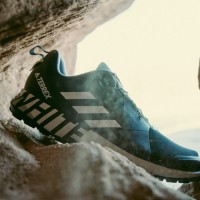 新コラボコレクション「adidas TERREX x White Mountaineering」から、「WM TERREX TWO BOA」が2色展開で登場