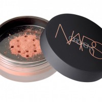 「NARS イルミネイティング ルースパウダー」5245 ORGASM（3,200円）全1色