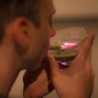 小さきものの中にある無限の宇宙に咲く花々 / Flowers Bloom in an Infinite Universe inside a Teacup teamLab, 2016, Interactive Digital Installation, Endless, Sound: Hideaki Takahashi