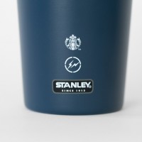 「ステンレスボトル フラグメント×STANLEY ネイビー 236ml」（4,000円）