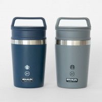 「ステンレスボトル フラグメント×STANLEY ネイビー 236ml」、「ステンレスボトル フラグメント×STANLEY グレー 236ml」（各4,000円）