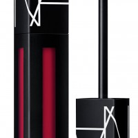 「NARS パワーマットリップピグメント」2785 ダークレディッシュフューシャ（3,500円）