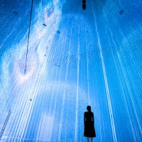 「The Infinite Crystal Universe」teamLab, 2018, Interactive Installation of Light Sculpture, LED, Endless, Sound: teamLab