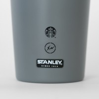 「ステンレスボトル フラグメント×STANLEY グレー 236ml」（4,000円）