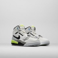 JORDAN LEGACY 312（税込1万9,440円）