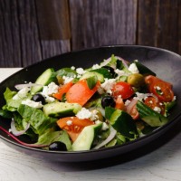 ウマミグリークサラダ（UMAMI GREEK SALAD）