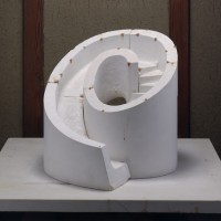 イサム・ノグチ《スライド・マントラの模型》 1966-88年 石膏 イサム・ノグチ庭園美術館（ニューヨーク）蔵（公益財団法人イサム・ノグチ日本財団に永久貸与）