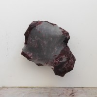「I looking in at me」2016 / Silicone, fibreglass and gauze, 169 x 162 x 117 cm / © Anish Kapoor, 2018 / Courtesy of SCAI THE BATHHOUSE