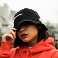 アトモス ラボ（ATMOS LAB）とチャンピオン（CHAMPION）による初のコラボレーションアイテムが登場。