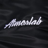 「CHAMPION x ATMOS LAB SATIN BASEBALL JACKET」（1万7,000円）