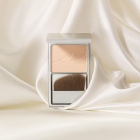 「RMK シルクフィット フェイスパウダー」（全3色/各5,000円）※専用ケース、ブラシ付き