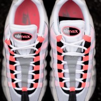 「NIKE AIR MAX 95 OG -SOLAR RED-」（1万6,000円）