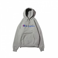 「CHAMPION x ATMOS LAB P/O HOODED SWEATSHIRT」（1万3,000円）