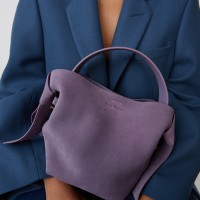 アクネ ストゥディオズの「Musubi Bag」にスエード素材と新色が登場