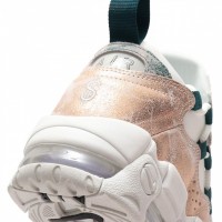 NIKE W AIR MORE MONEY LX（1万8,000円）