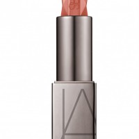 「NARS スパイクド オーデイシャスリップスティック 2861」（3.6g／3,700円）※11月2日数量限定発売／NARSカウンター、NARS Cosmetics オフィシャルサイト限定発売