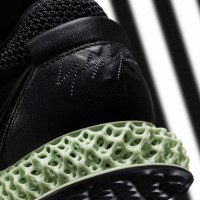 「Y-3 ランナー 4D（Y-3 RUNNER 4D）」（7万円）