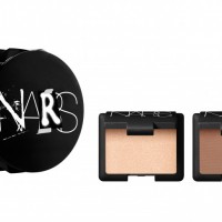 「NARS リトルフェティッシュ 8377」（ハイライティングパウダー 5222 3.8g ブロンズパウダー 5101N 2.5g／2,900円）※11月22日数量限定発売／NARSカウンター限定発売