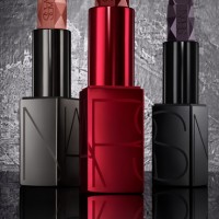 「NARS スパイクド オーデイシャスリップスティック」（各3.6g／3,700円）※11月2日数量限定発売