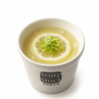 芸術家のレモンと鶏肉のスープ（Rサイズ単品 税込630円）