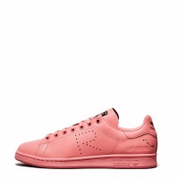 「RS スタンスミス（RS STAN SMITH）」（3万8,000円）