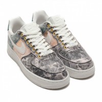 NIKE WMNS AIR FORCE 1 '07 LXX（1万3,000円）