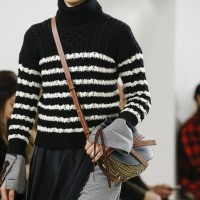 ロエベ（LOEWE）の「ゲート」バッグに、今秋新たなサイズ、フォルム、素材、カラーがラインアップ。