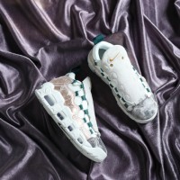 「NIKE CRACKED METALLIC PACK」が国内アトモス限定で発売