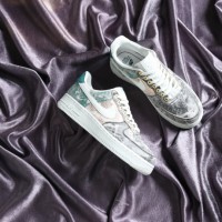 「NIKE CRACKED METALLIC PACK」が国内アトモス限定で発売