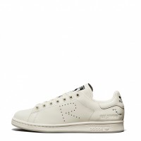 「RS スタンスミス（RS STAN SMITH）」（3万8,000円）