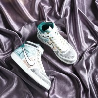 「NIKE CRACKED METALLIC PACK」が国内アトモス限定で発売