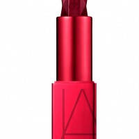 「NARS スパイクド オーデイシャスリップスティック 2858」（3.6g／3,700円）※11月2日数量限定発売