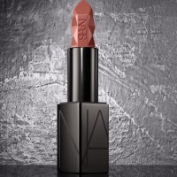 「NARS スパイクド オーデイシャスリップスティック 2861」（3.6g／3,700円）※11月2日数量限定発売／NARSカウンター、NARS Cosmetics オフィシャルサイト限定発売