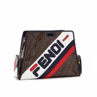 FENDI Mania Peekaboo Defender（21万7,000円）